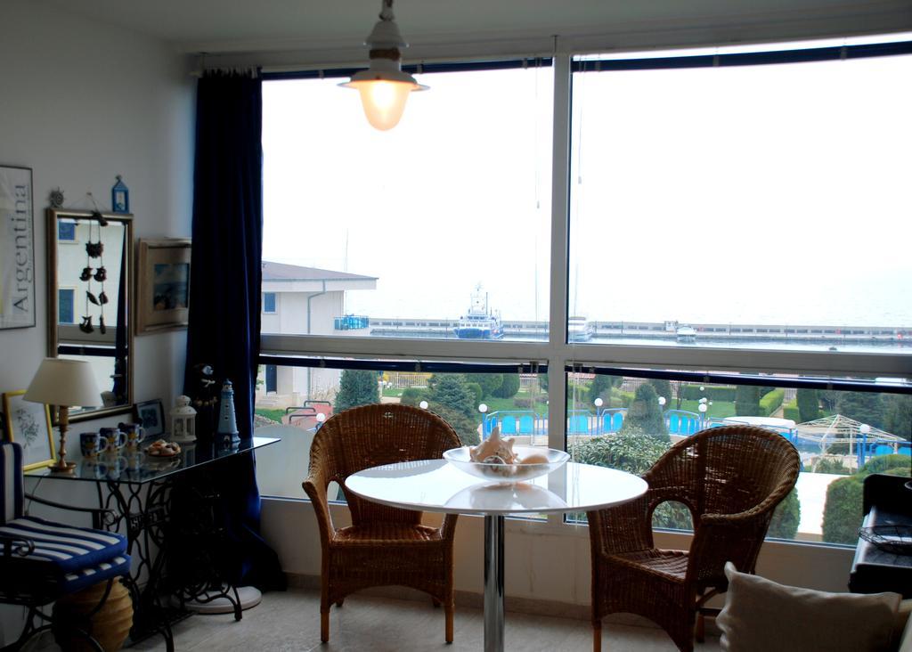 Baratero Vlas Marina Apartment Sveti Vlas Luaran gambar